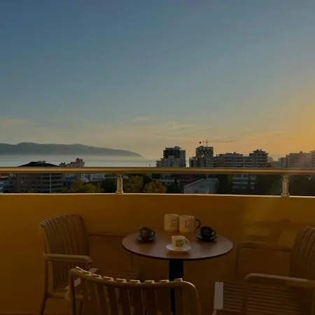 Panoramic Sea View, Free Private Parking! 6guest Apartment